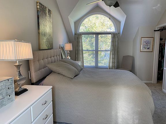 Large Master Bedroom w/bath