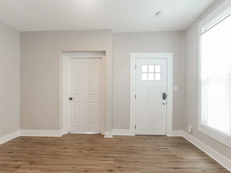 513074_019_living_room_12972756.jpg