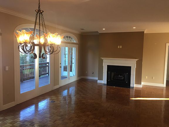 4th image of 1011 Centennial Dr