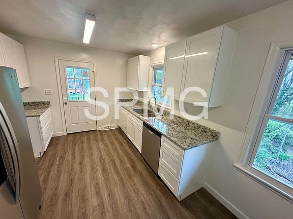 4th image of 612 Landfair Dr