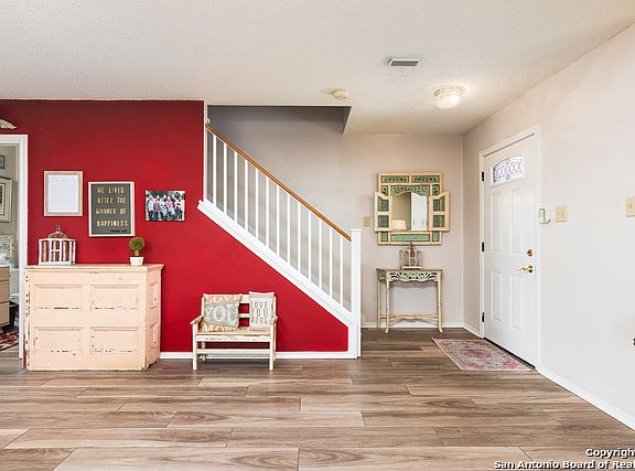 4th image of 2122 Indian Meadows Dr