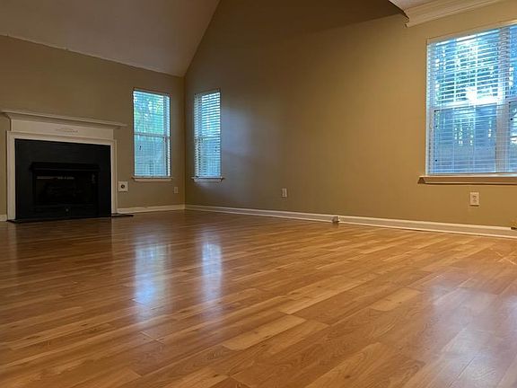 4th image of 3025 Regal Park Ct