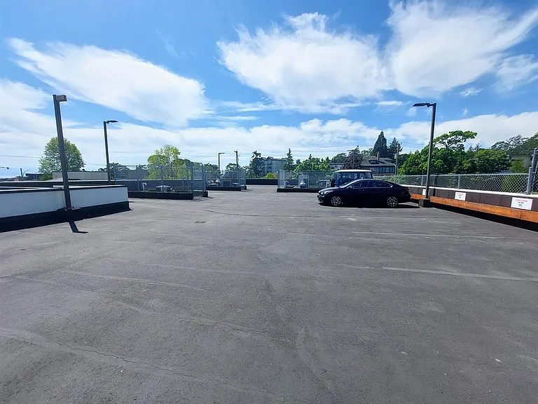 880-890 Esquimalt Rd #880 — Photo 8