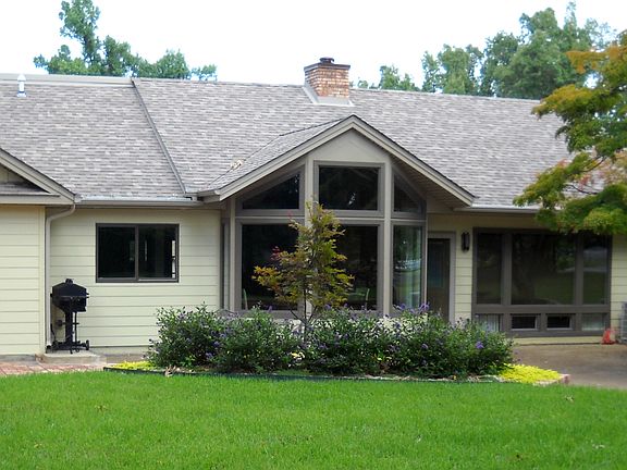2nd image of 701 Woodland Dr