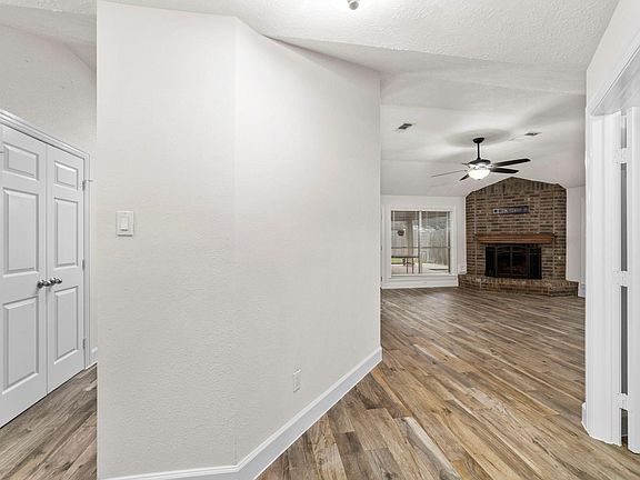 4th image of 3418 Greenwood Pl