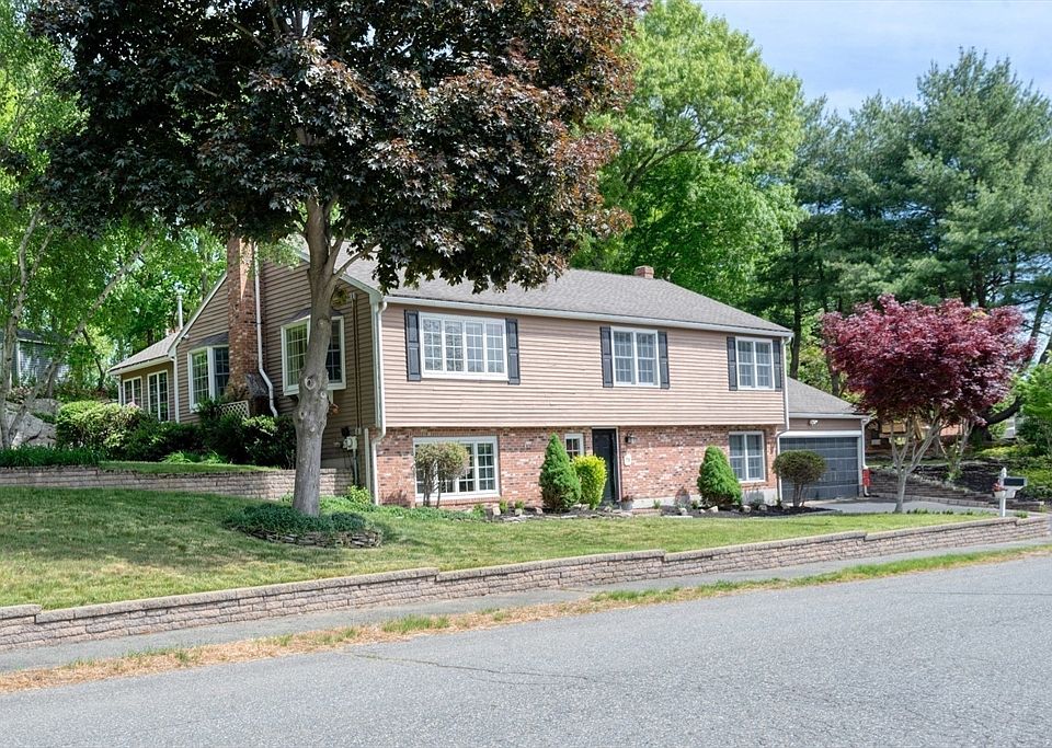 1st image of 19 Essex Heights Dr