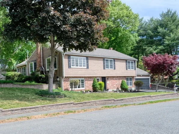 19 Essex Heights Dr, Weymouth, MA 02188