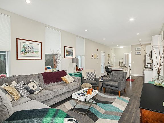 5th image of 1922 W Girard Ave #1