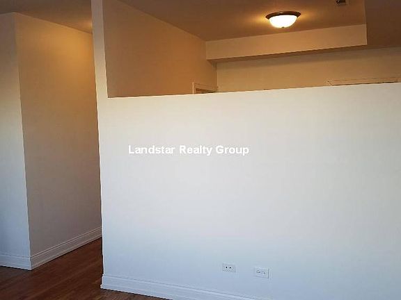 4th image of 4056 N Milwaukee Ave #3