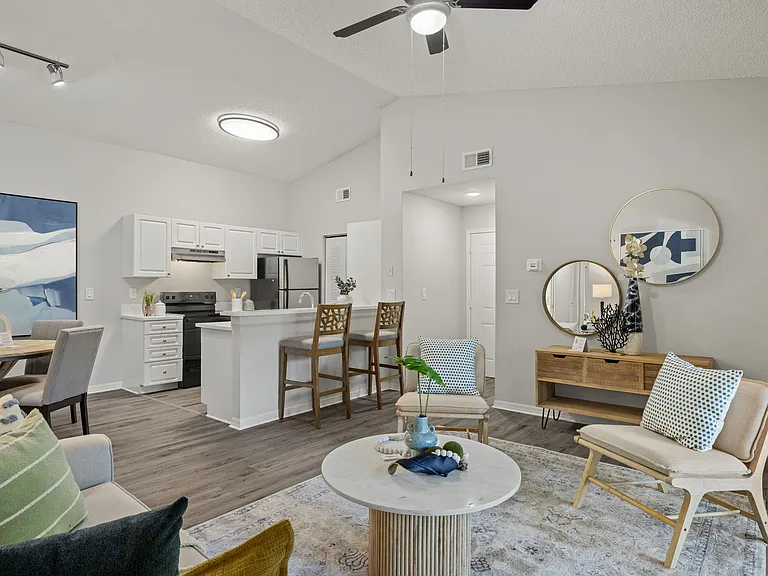 Oasis Naples Apartments — Photo 10