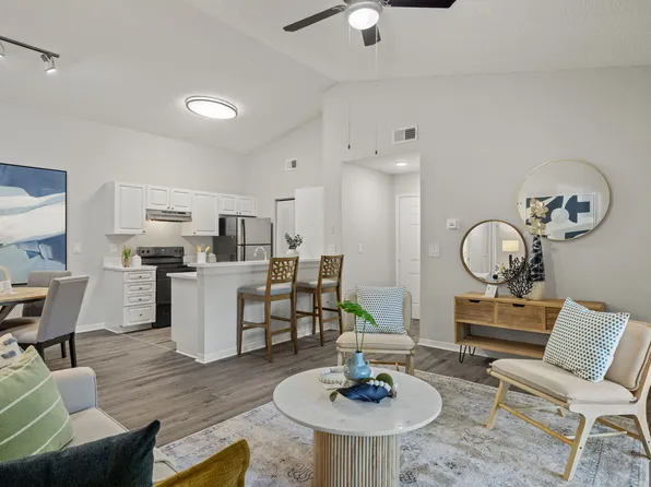 Oasis Naples Apartments