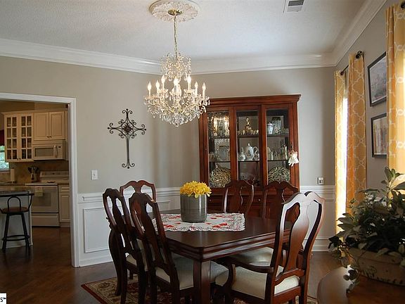 3rd image of 126 Misty Crest Cir