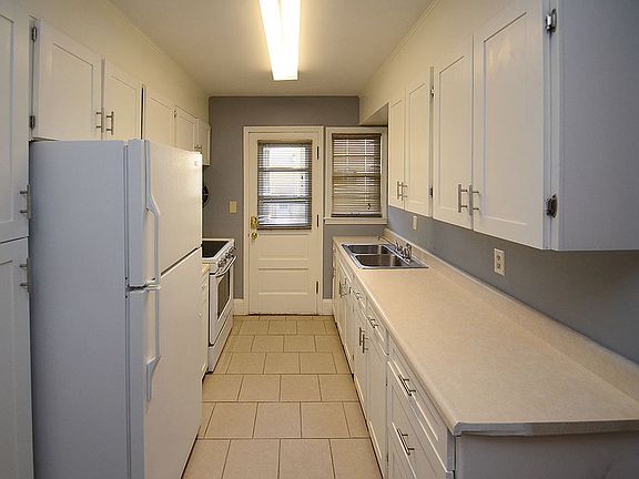 3rd image of 220 N 32nd Ave APT 3