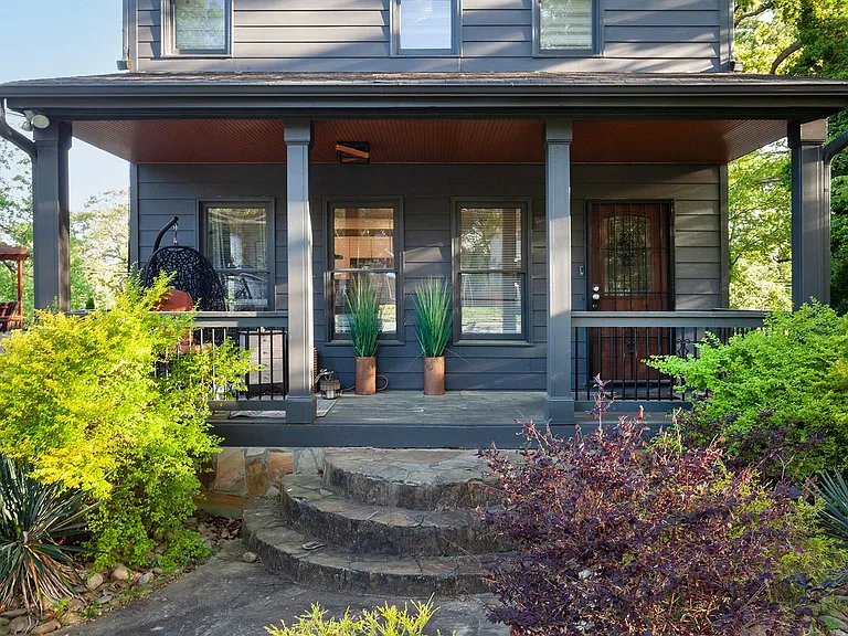1490 Venetian Dr SW — Photo 3