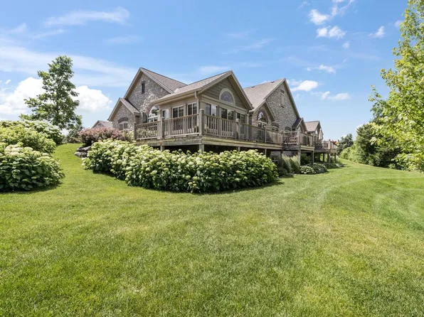 1040 Ann Marie WAY, Oconomowoc, WI 53066