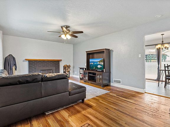 3rd image of 365 Caswell Ave W