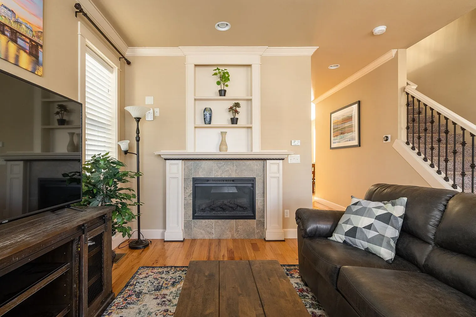 2 bed, 3.0 bath, 2002 sqft, $4,928 — Photo 2