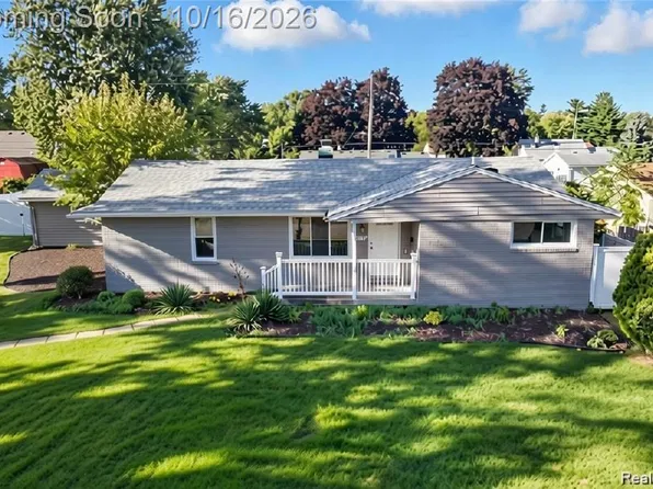 2075 Gulliver Dr, Troy, MI 48085