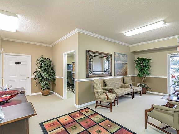 2nd image of 2105 Drew St #200