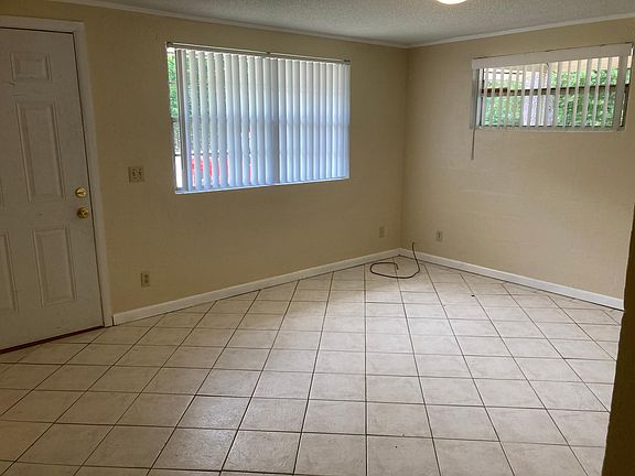 2nd image of 400 Palm Blvd N #B