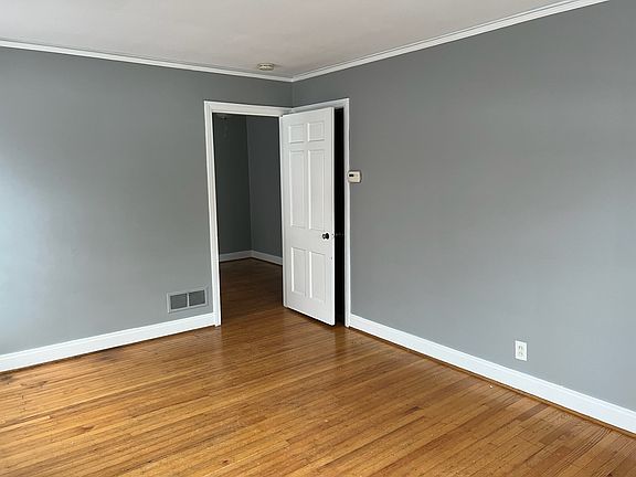 5th image of 2329 Mount Claire Ave APT 1