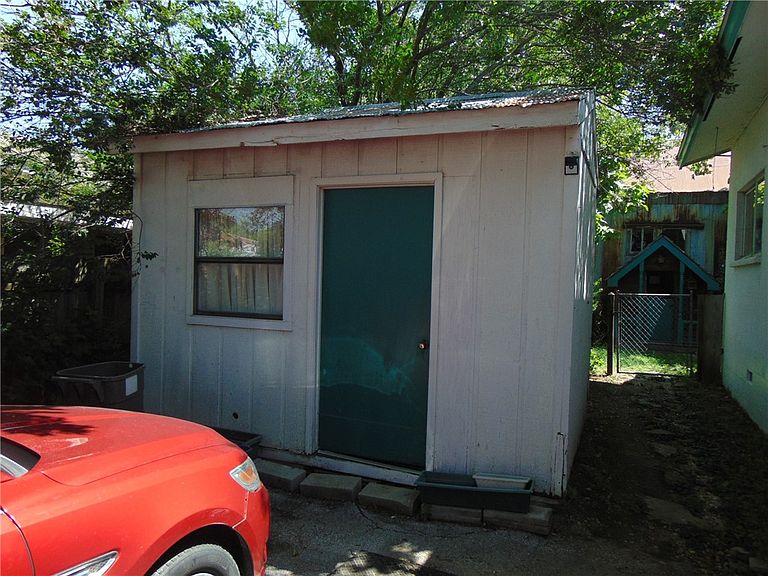 Listing photo 5
