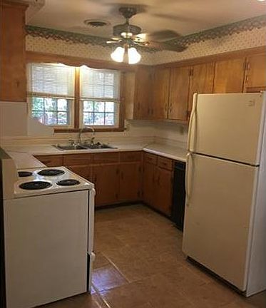 3rd image of 3211 Franklin St