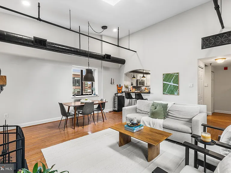 205 N 4th St #11-F5 — Photo 8
