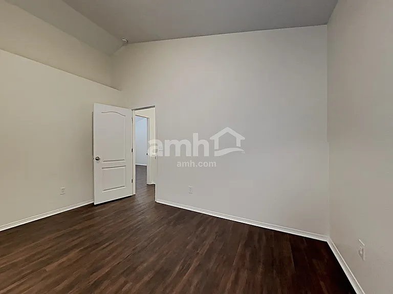 5052 Sacred Feather Dr — Photo 10