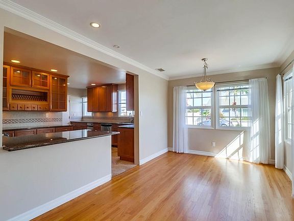 4th image of 6320 Estrella Ave
