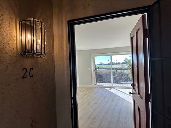 2nd image of 3672 Clairemont Dr Unit 2C