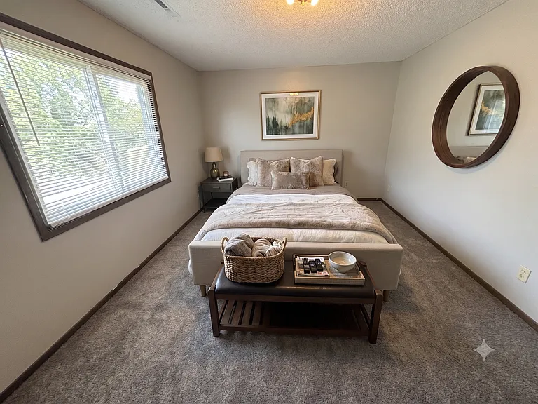 1319 Ravenwood Rd — Photo 3
