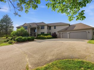 W350S1951 Waterville Rd, Oconomowoc, WI 53066