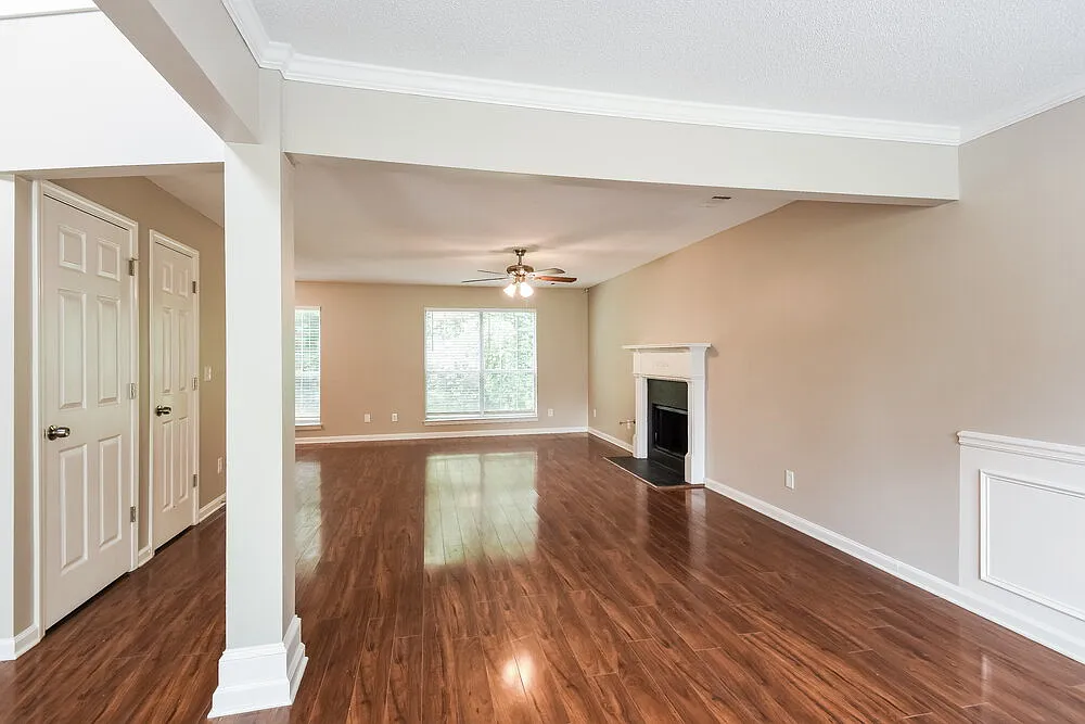 4 bed, 2.5 bath, 1937 sqft, $3,430 — Photo 4