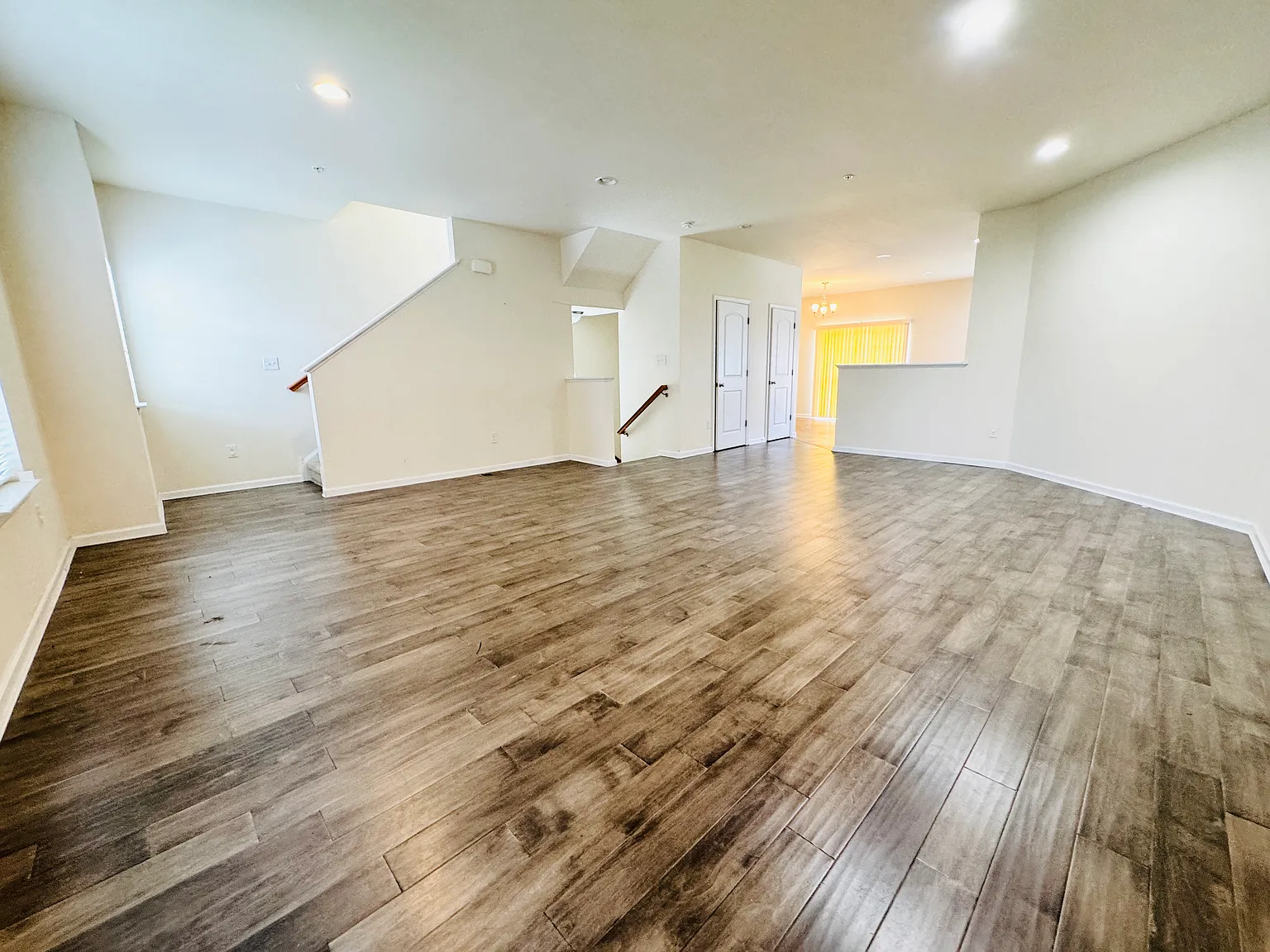 3 bed, 2800 sqft, $2,600 — Photo 2