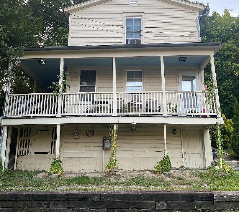 2nd image of 470 Main St