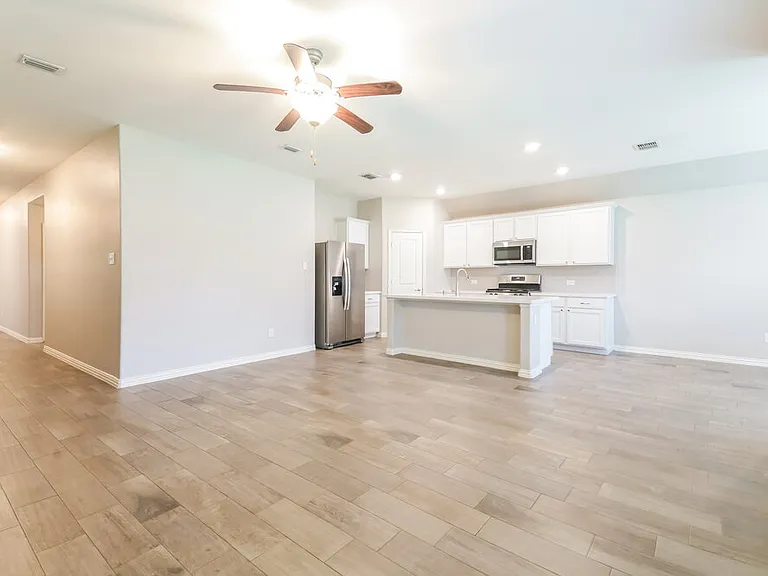 922 Evergreen St — Photo 5