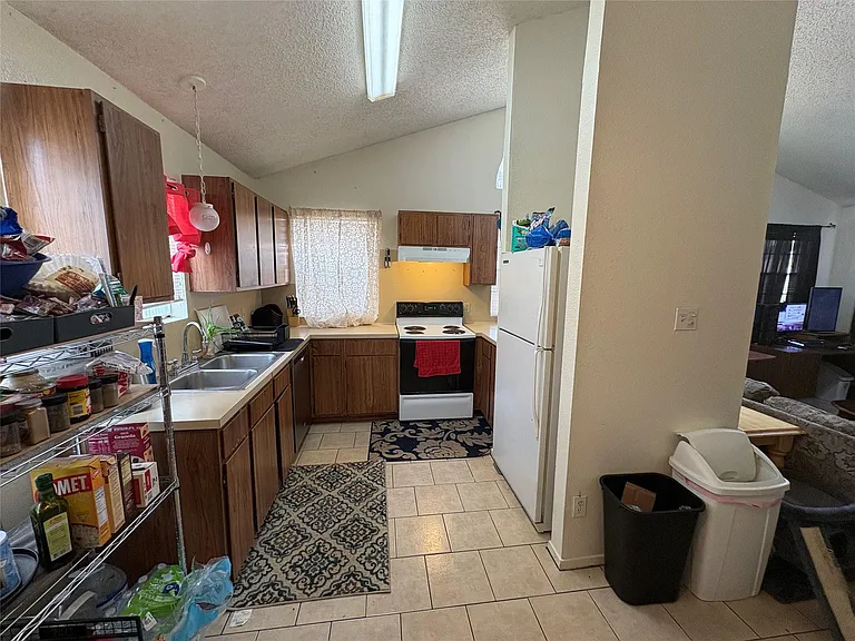 8811B Pineridge Dr #B — Photo 4