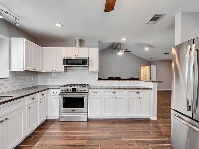 2554 Olympus Dr — Photo 17