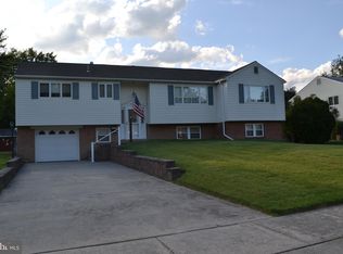 472 Hardman Ln, Warminster, PA