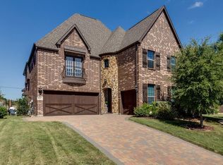 8421 Town Walk Dr, North Richland Hills, TX 76182