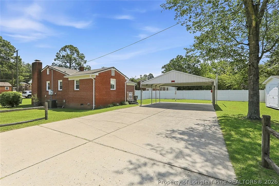 3 bed, 1.0 bath, 1356 sqft, $1,500 — Photo 3