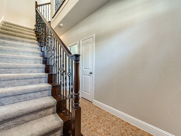 4th image of 7229 Parkwood Blvd