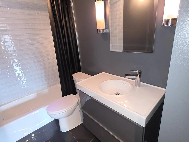 1555 N Sandburg Ter #305 — Photo 18