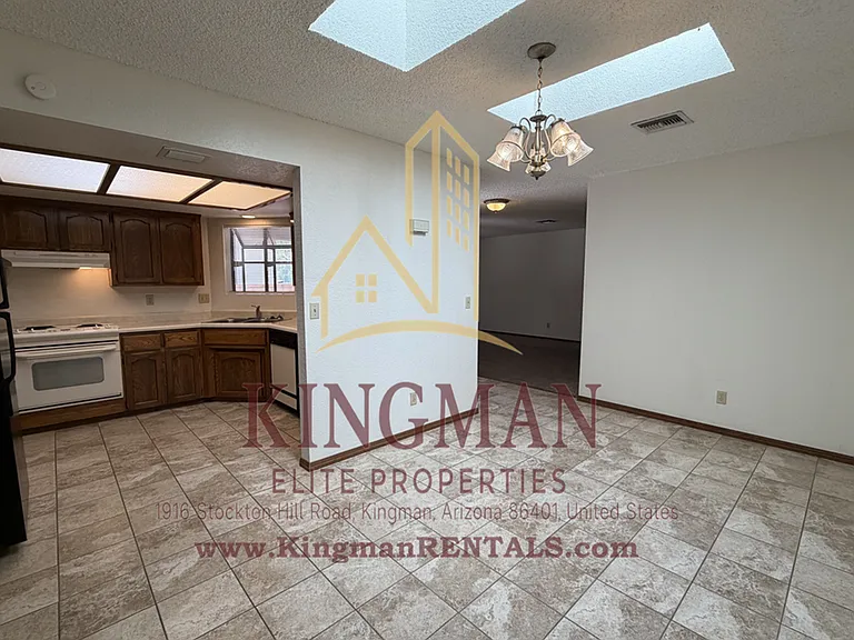 2112 Florence Ave — Photo 11