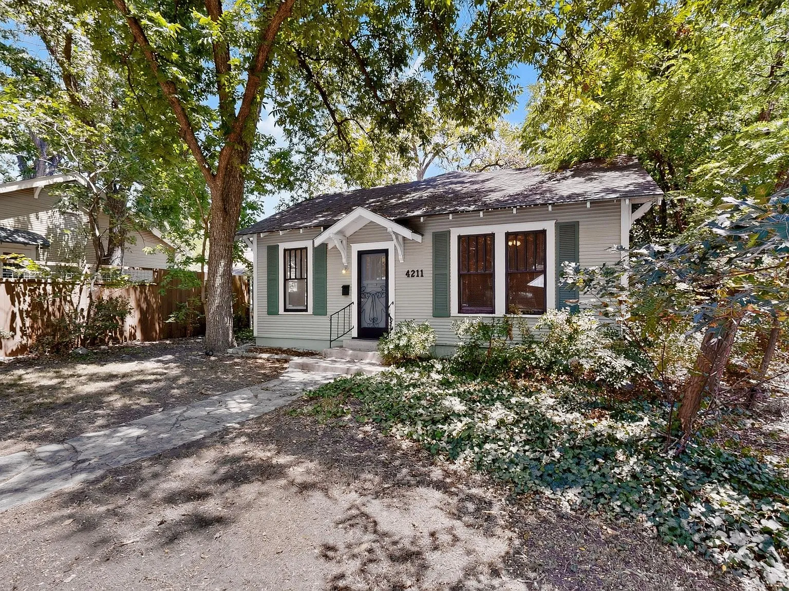 2 bed, 1.0 bath, 914 sqft, $2,375 — Photo 3