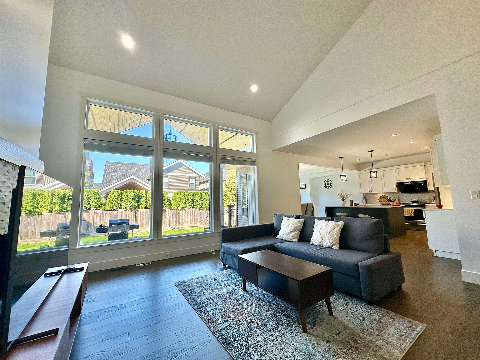 7 bed, 3500 sqft, $5,500 — Photo 4