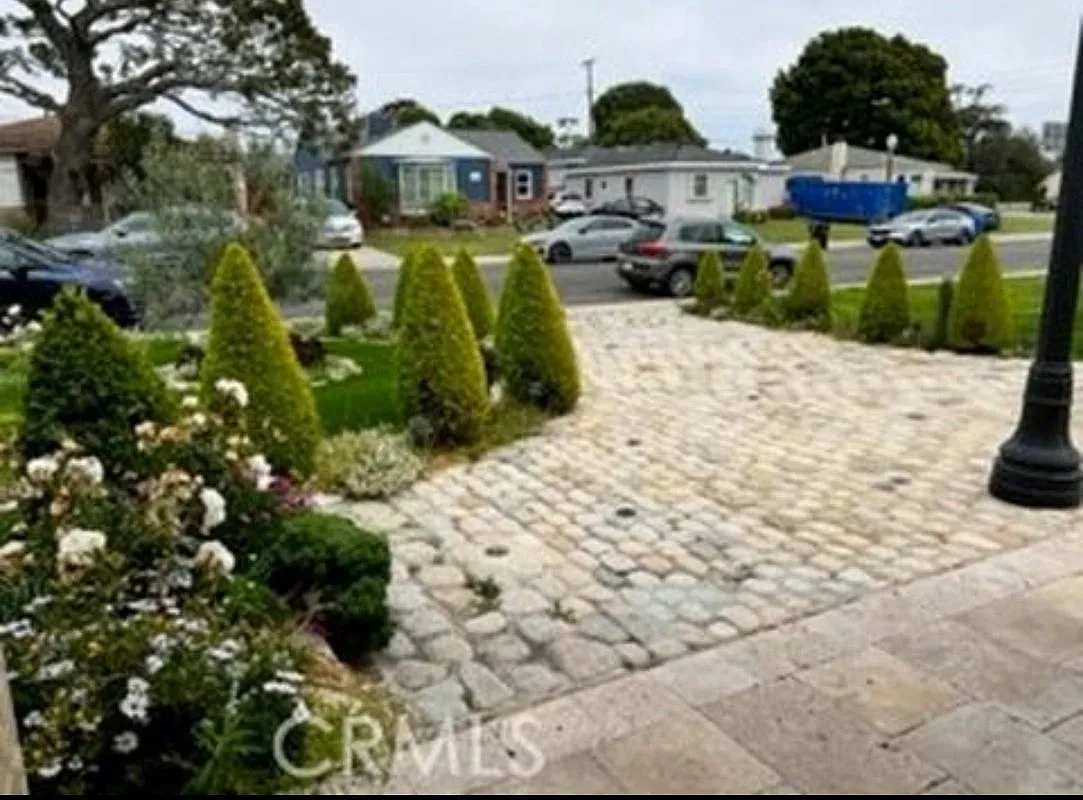 3 bed, 2.0 bath, 1738 sqft, $5,900 — Photo 3