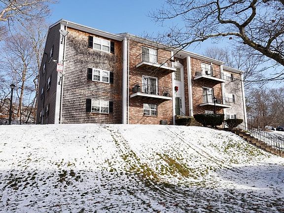 3rd image of 19 Chapel Hill Dr APT 6