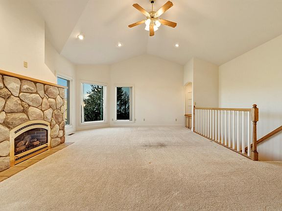 5th image of 565 S Pinnacle Dr